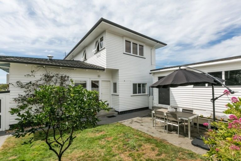 Photo of property in 4 Cobden Lane, Bluff Hill, Napier, 4110