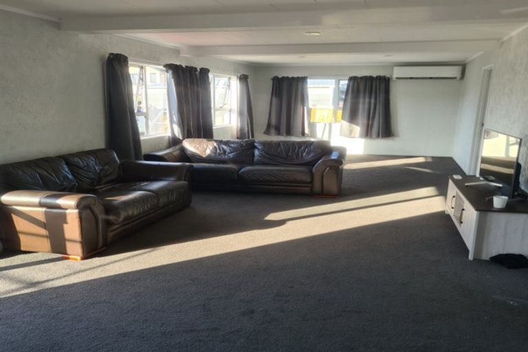 Photo of property in 13 Funnell Place, Manurewa, Auckland, 2102