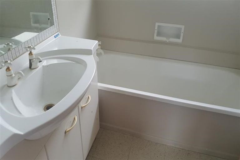 Photo of property in 6 Hughson Street, Waitara, 4320