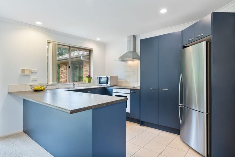 Photo of property in 32 Lomas Way, Albany, Auckland, 0632