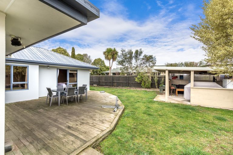 Photo of property in 16 Camleigh Close, Kaiapoi, 7630