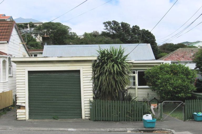 Photo of property in 14 Edinburgh Terrace, Berhampore, Wellington, 6023