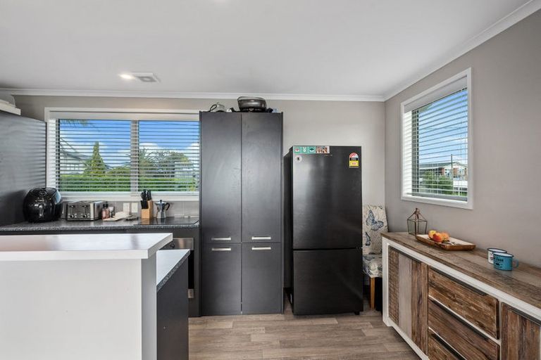 Photo of property in 1 Tindalls Bay Road, Tindalls Beach, Whangaparaoa, 0930