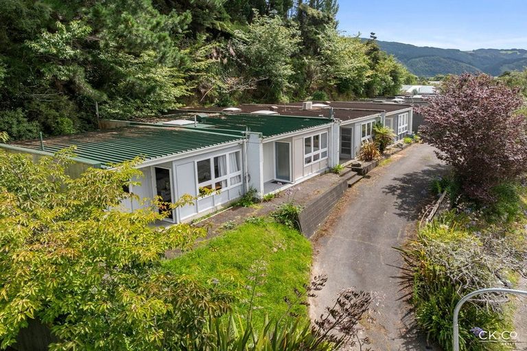 Photo of property in 2/26 Deller Grove, Silverstream, Upper Hutt, 5019