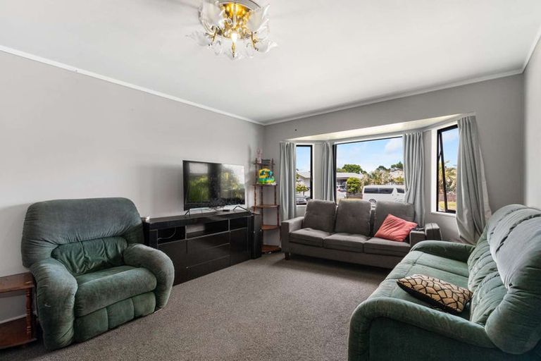 Photo of property in 127 Maplesden Drive, Clendon Park, Auckland, 2103