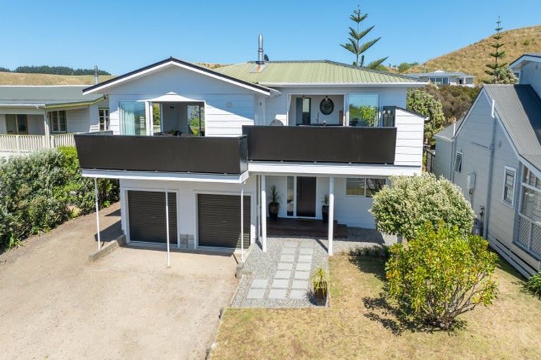 Photo of property in 16 Tamarisk Drive, Riversdale Beach, Masterton, 5872