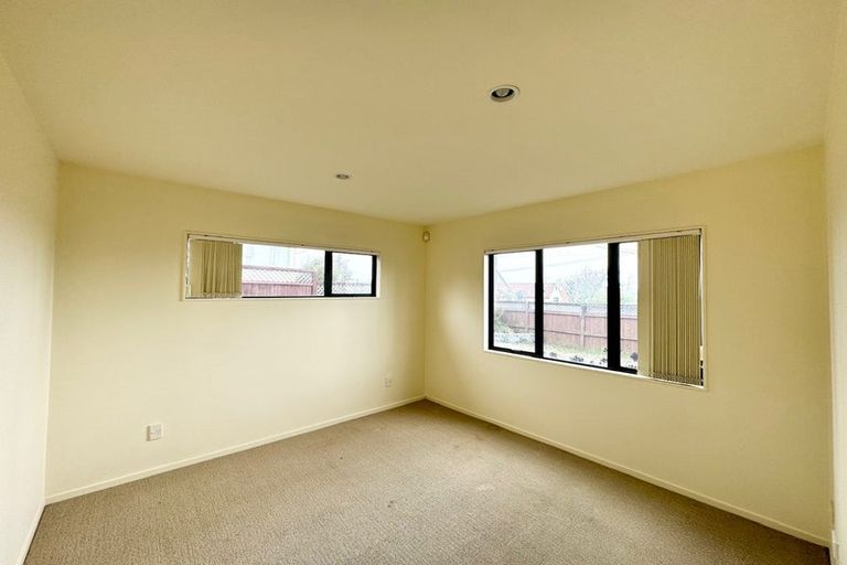 Photo of property in 2b Spencer Road, Pinehill, Auckland, 0632