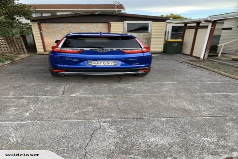 Photo of property in 92 Te Atatu Road, Te Atatu South, Auckland, 0610