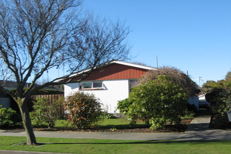 Photo of property in 93 Warren Crescent, Hillmorton, Christchurch, 8025