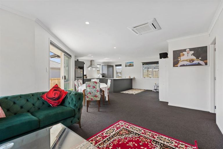 Photo of property in 2 Harakeke Way, Papamoa Beach, Te Puke, 3187