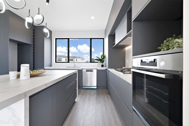 Photo of property in 36 Sunnyheights Road, Orewa, 0931