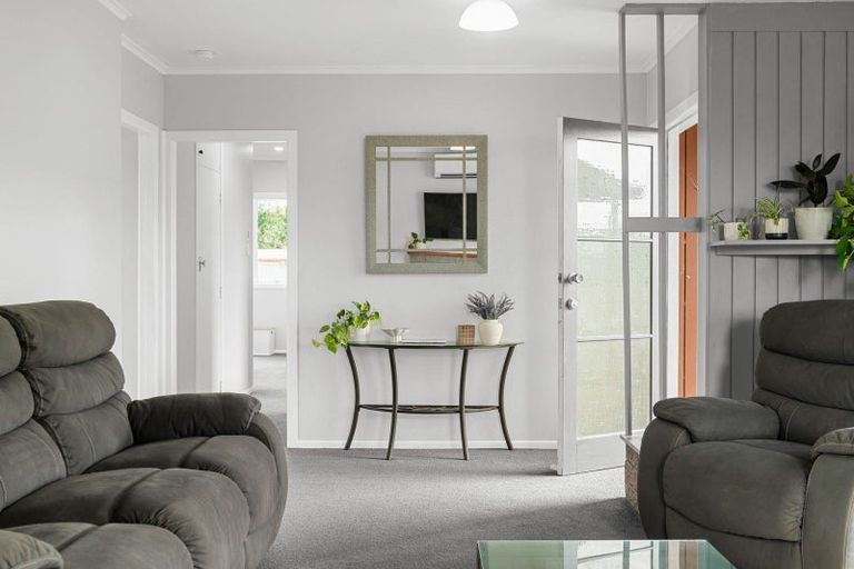 Photo of property in 21 Rhonda Avenue, Deanwell, Hamilton, 3206