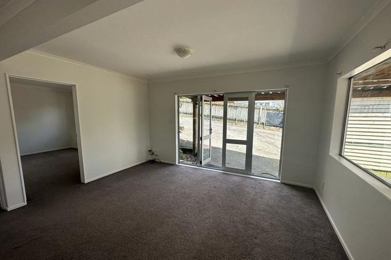 Photo of property in 15 Leo Street, Glen Eden, Auckland, 0602