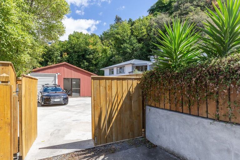 Photo of property in 18 Chaucer Road, Hospital Hill, Napier, 4110