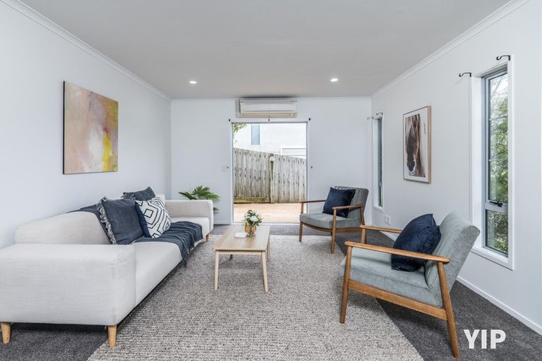 Photo of property in 75 Dress Circle, Newlands, Wellington, 6037