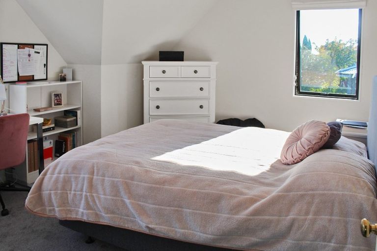 Photo of property in 15a Phoenix Avenue, Hokowhitu, Palmerston North, 4410