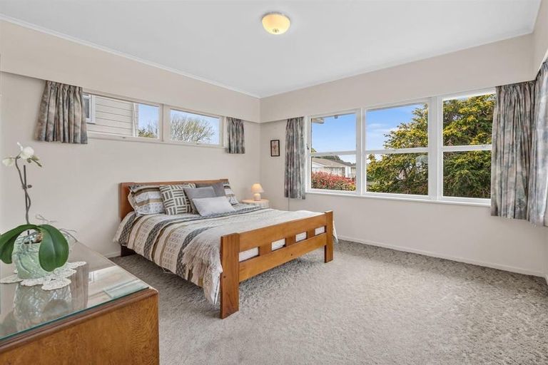 Photo of property in 17 Larne Avenue, Pakuranga Heights, Auckland, 2010