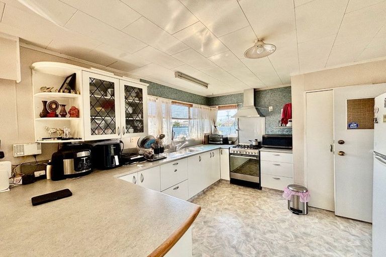 Photo of property in 3 Howard Road, Taradale, Napier, 4112