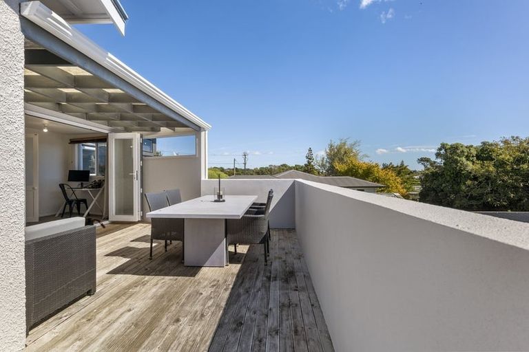 Photo of property in 3 Pukaka Street, Strandon, New Plymouth, 4312