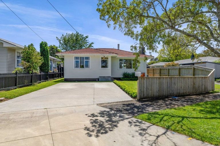 Photo of property in 33 Turakina Street, Merrilands, New Plymouth, 4312