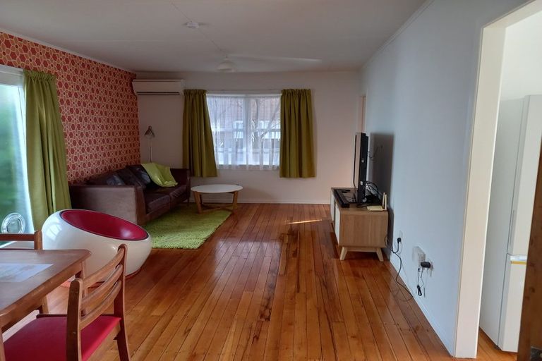 Photo of property in 1/15 Apu Crescent, Lyall Bay, Wellington, 6022