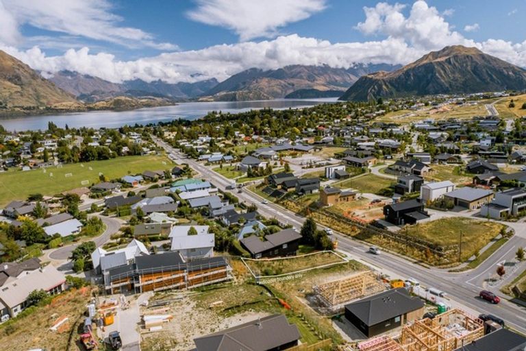 Photo of property in 195 Aubrey Road, Wanaka, 9305