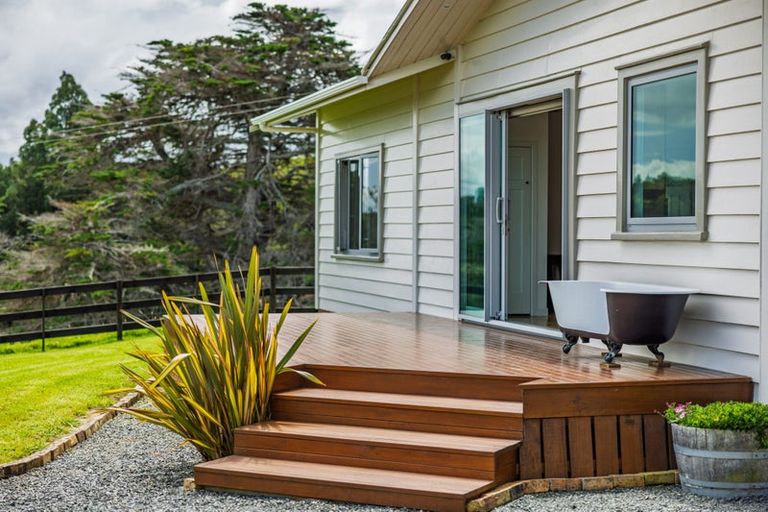 Photo of property in 6 Te Pahi River Drive, Paparoa, Maungaturoto, 0583