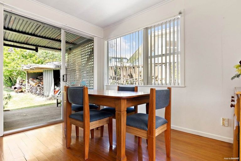 Photo of property in 25 Ellice Road, Totara Vale, Auckland, 0629