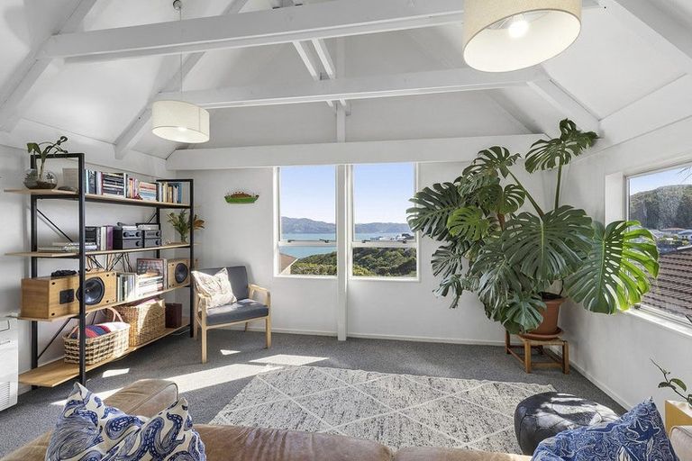 Photo of property in 77 Kaikoura Street, Maupuia, Wellington, 6022