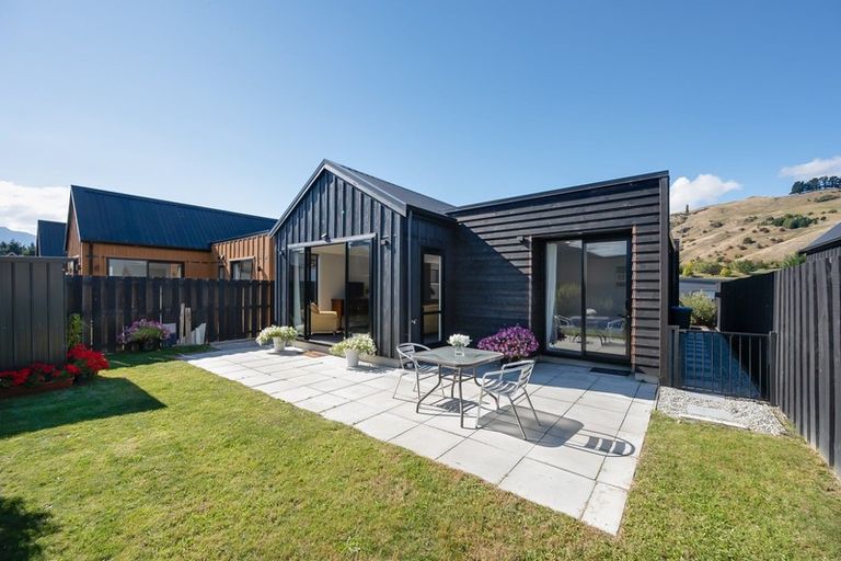 Photo of property in 8 Longlands Street, Lake Hayes, Queenstown, 9304
