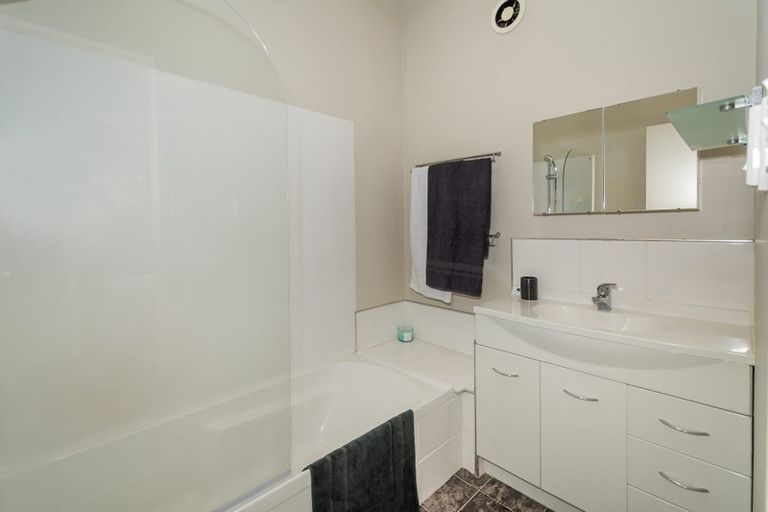 Photo of property in 9 Raupapa Street, Northcote, Auckland, 0627