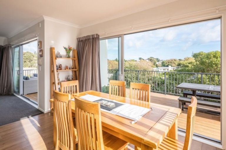 Photo of property in 17 Simpson Crescent, Raumati Beach, Paraparaumu, 5032