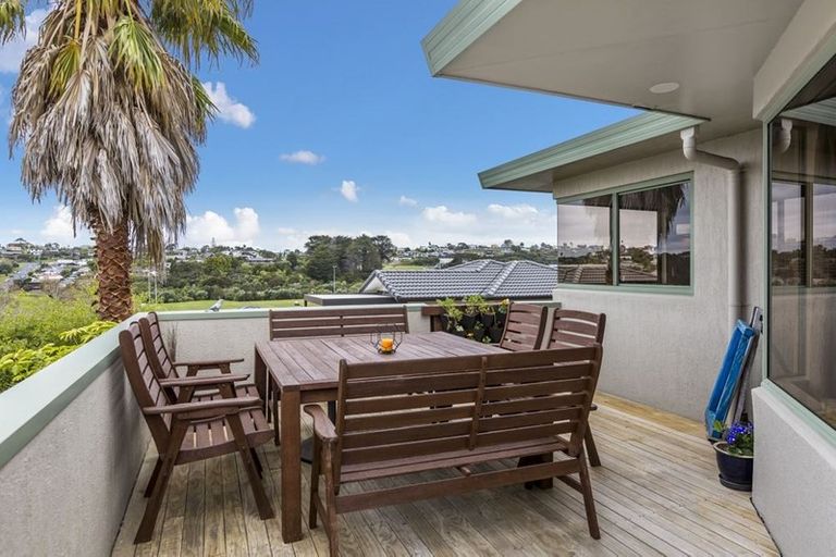 Photo of property in 35a Kauri Road, Stanmore Bay, Whangaparaoa, 0932