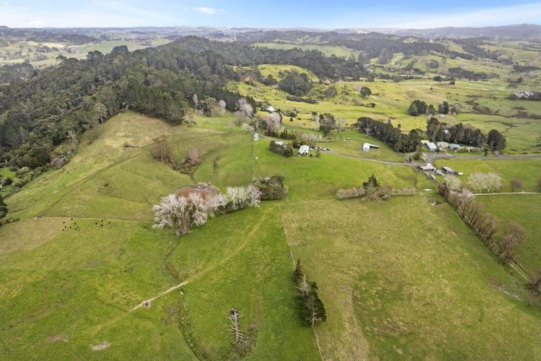 Photo of property in 107 Cemetery Road, Wainui, 0992