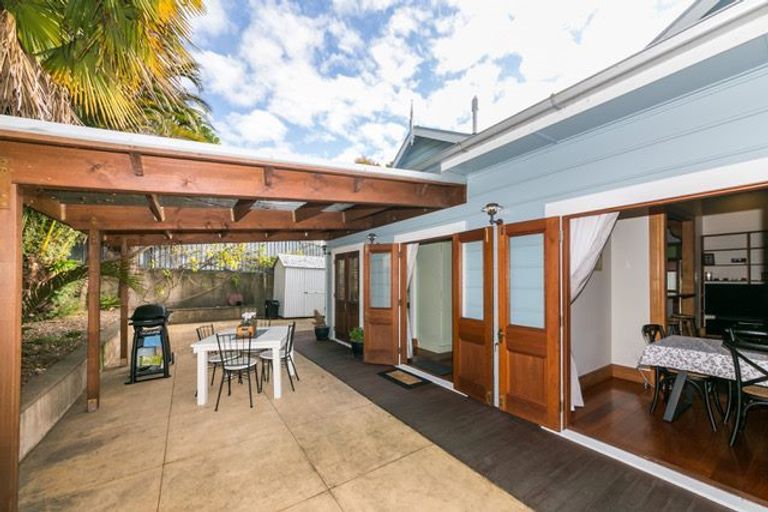 Photo of property in 6 Milton Road, Bluff Hill, Napier, 4110