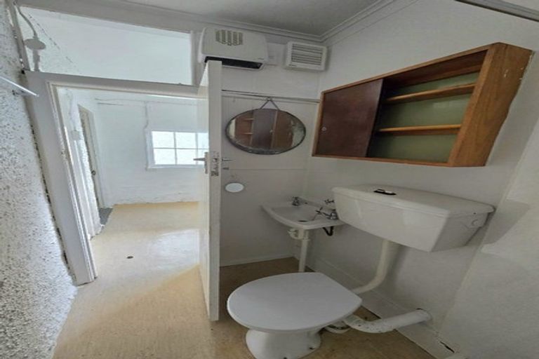 Photo of property in 34 Moana Road, Plimmerton, Porirua, 5026