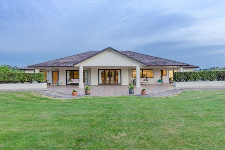 Photo of property in 6 Eagle Place, Martinborough, 5711