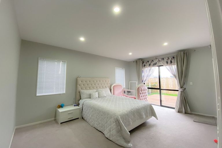 Photo of property in 15 Ropere Street, Kumeu, 0810