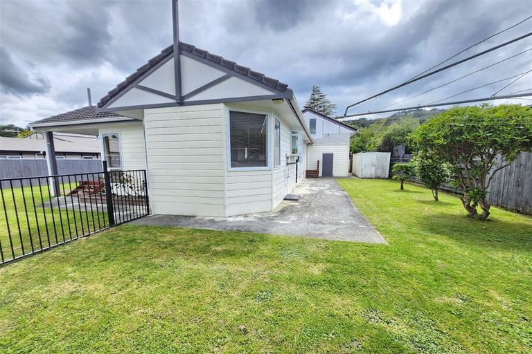 Photo of property in 26 Glen Road, Stokes Valley, Lower Hutt, 5019