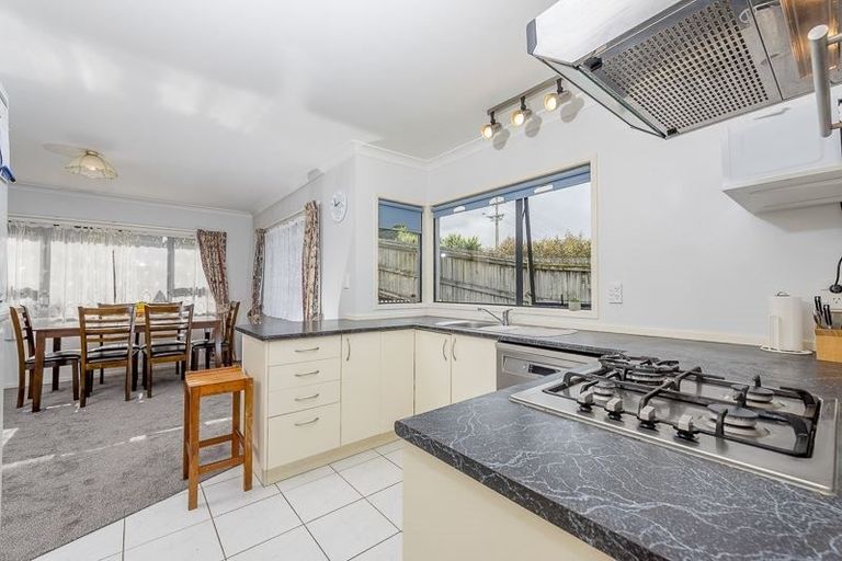 Photo of property in 87a Triangle Road, Massey, Auckland, 0614