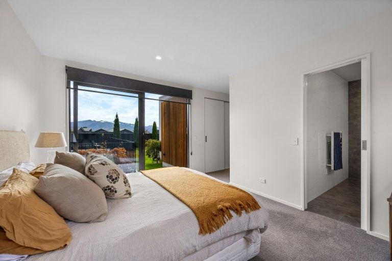 Photo of property in 16 Sapphire Spring Rise, Wanaka, 9305