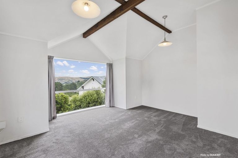 Photo of property in 5 Pimlico Place, Newlands, Wellington, 6037