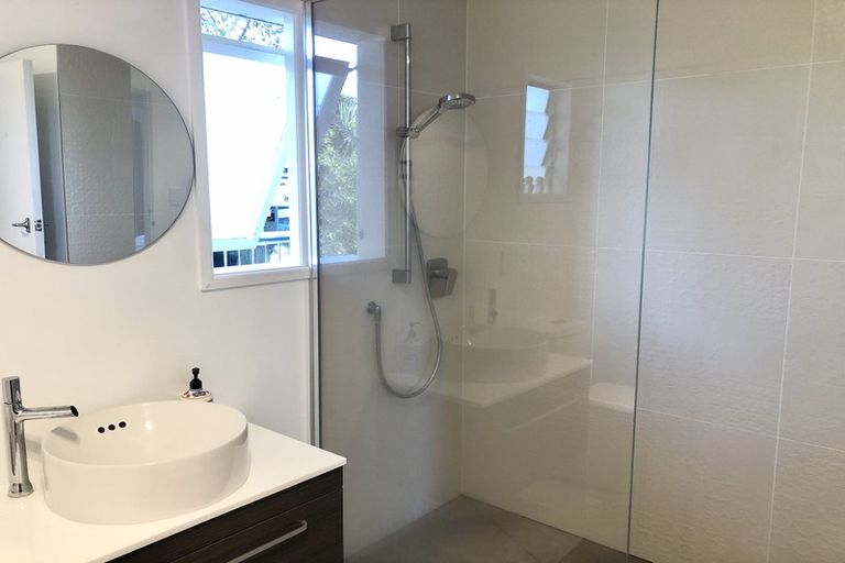 Photo of property in 1/15 Paramu Avenue, Birkdale, Auckland, 0626