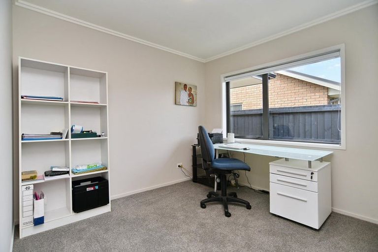 Photo of property in 3 Orewa Close, Parklands, Christchurch, 8083