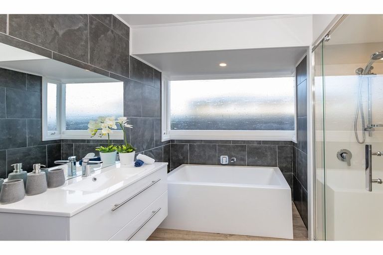 Photo of property in 17 Cromer Place, New Brighton, Christchurch, 8062