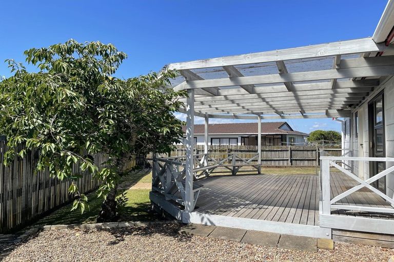 Photo of property in 9 Sheralee Place, Bucklands Beach, Auckland, 2014