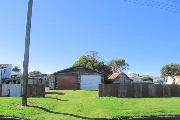 Photo of property in 1 Gladstone Street, Foxton, 4814