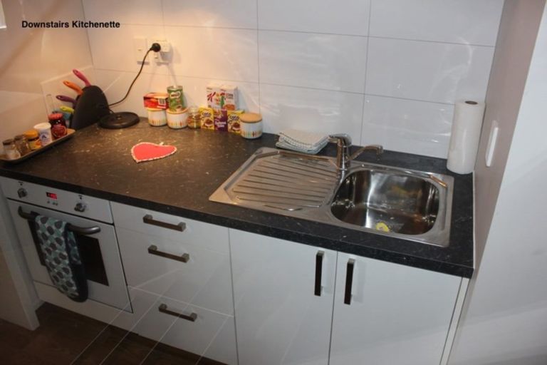 Photo of property in 90 William Bayes Place, Red Beach, 0932