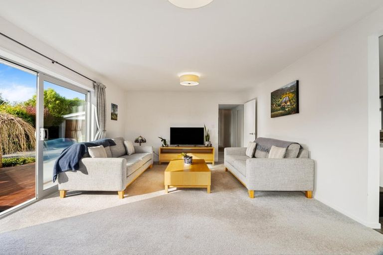 Photo of property in 3 Cam Place, Harewood, Christchurch, 8051