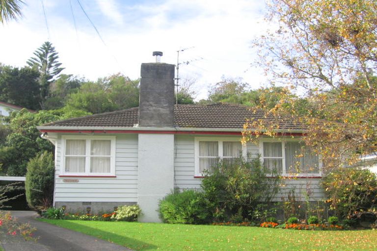 Photo of property in 34 Kiwi Crescent, Tawa, Wellington, 5028